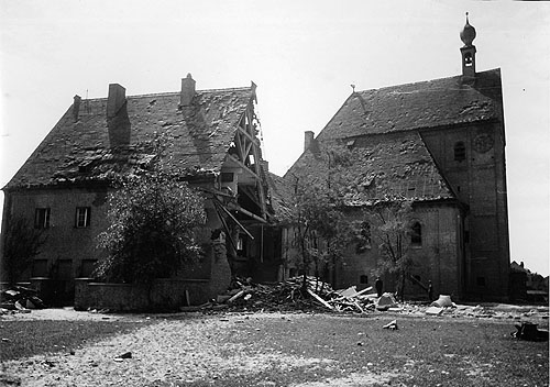 Zerstörung nach einem Luftangriff im Juli 1944